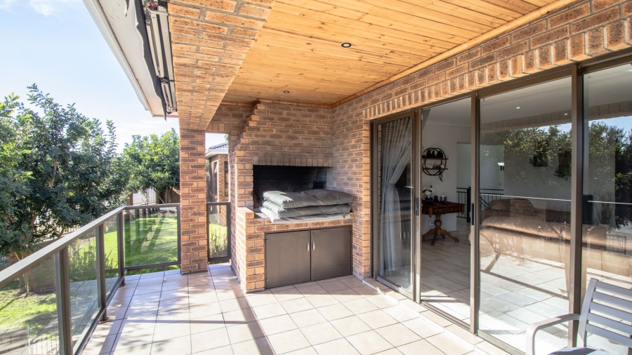 4 Bedroom Property for Sale in Middedorp Western Cape
